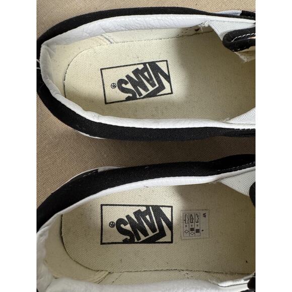 Vans Classic Slip-On Shoes Mens Size 6 Black White Multicolor Geometric Print